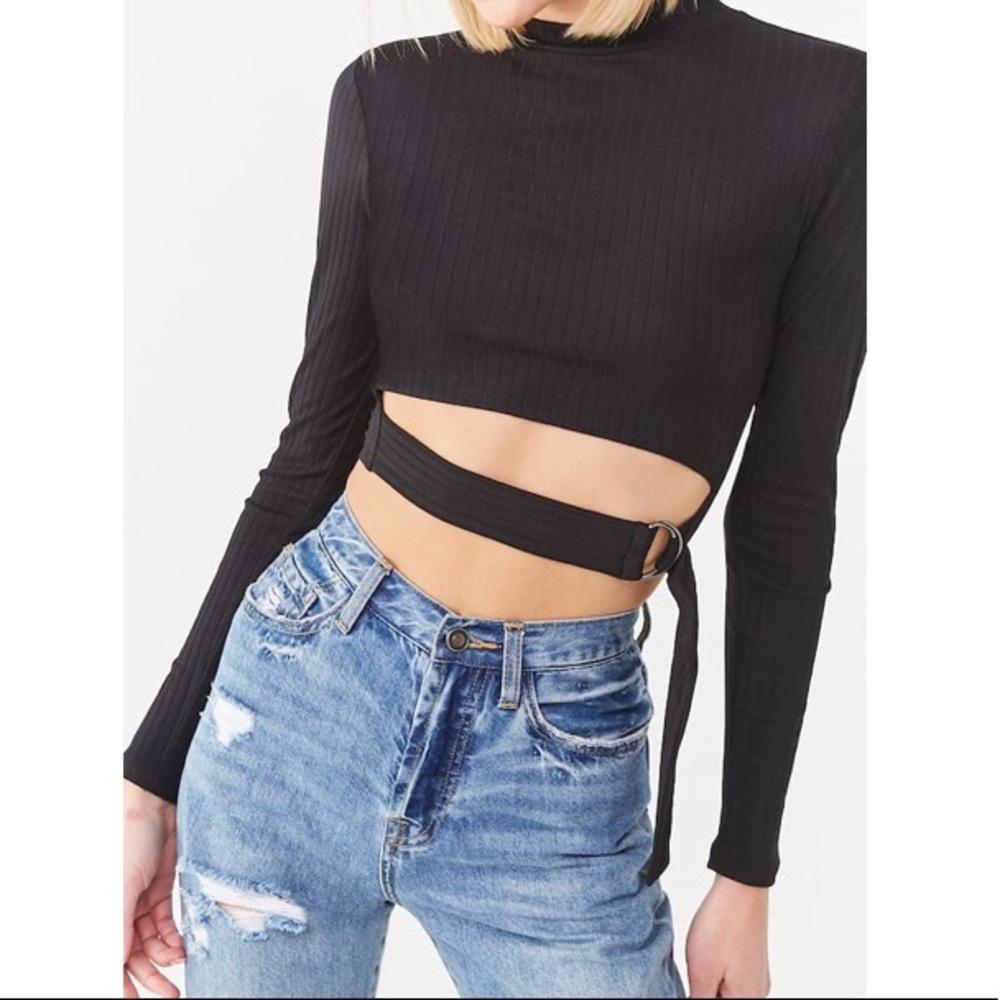 Ribbed D-Ring Belt Cutout Top